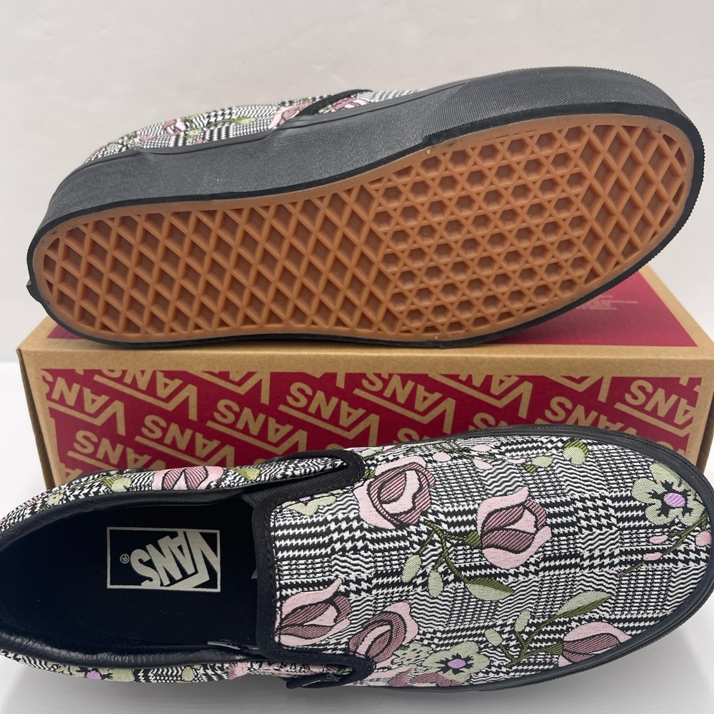 Vans WMNS Classic Slip-On Stackform Platform Sneakers
Tapestry Floral Black - Picture 14 of 16